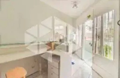 Casa térrea 3 dormitórios, suíte, piscina e espaço versátil,  no bairro tristeza  em porto alegre