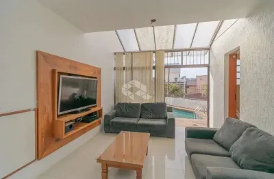 Casa com 322m², 3 quartos, 3 suítes, 4 vagas, no bairro três figueiras em porto alegre