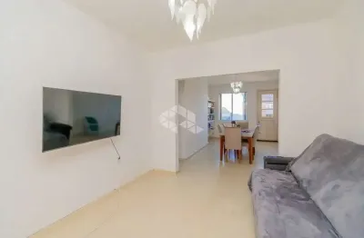 Apartamento à Venda no Bairro Petrópolis | 2 Dormitórios com Pátio e Churrasqueira