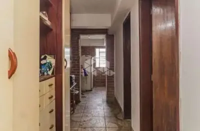 Casa ampla com 3 dormitórios, suíte, piscina e espaço de lazer , em Porto Alegre