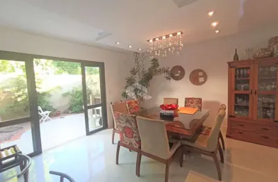 Casa em condominio fechado com 3 dormitorios e suite, 2 vagas.