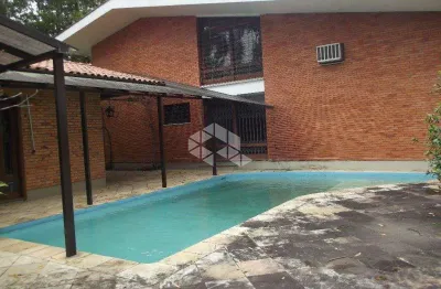 Casa residencial à venda com 600 m² em localização privilegiada