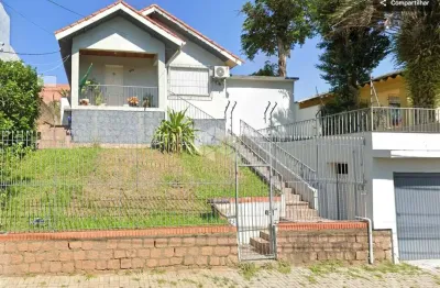 Casa ampla, totalmente reformada e pronta para morar!