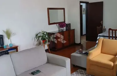 Casa ampla próximo a av. protásio alves, em porto alegre.