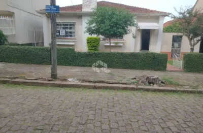 Casa ampla com 4 dormitórios , sala, cozinha, três banheiros. Jardim Lindóia Porto Alegre RS