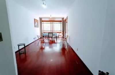 Apartamento com 3 dormitórios sendo 1 suíte, 2 vagas de garagem lado a lado, no bairro vila ipiranga em porto alegre.