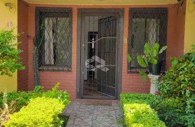 Casa térrea, construção clássica, vaga para 4 carros, próximo! próximo parque germânia.