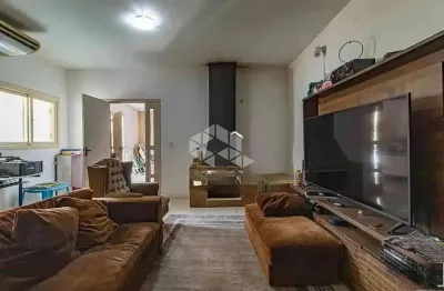 Casa com 3 quartos à venda na Avenida Ipê, 751, Vila Jardim, Porto Alegre