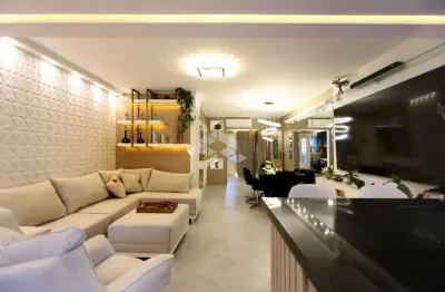 Apartamento com 3 quartos sendo 1 suíte,  são 122m² à venda em mont serrat, porto alegre.