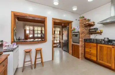 Casa com 600m², 4 dormitórios, 1 suíte, 8 vagas, no bairro ipanema em porto alegre