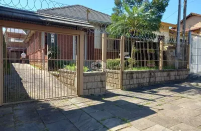 Casa 3 dormitórios, peças amplas, espaço gourmet, 186 m² privativos, 2 vagas, para venda parte alta bairro nonoai