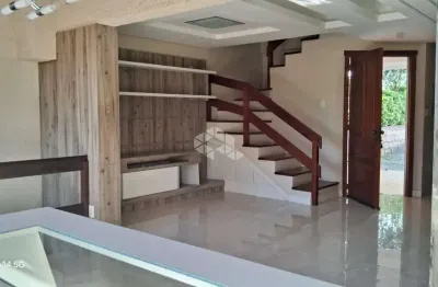 Casa em condomínio com 3 dormitórios, sendo 1 suíte, 4 banheiros, cozinha, amplo living, vaga para 2 carros no bairro vila conceição