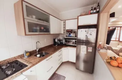 Casa a venda em condomínio com 3 dormitórios, suíte e espaço gourmet - zona sul de porto alegre.