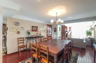 Casa em condomínio 4 dormitórios 2 vagas no bairro cristal na zona sul de porto alegre
