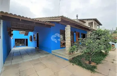 Excelente casa térrea com 3 dormitórios sendo 1 suíte; salão de festas, no bairro imperial park