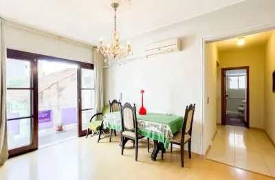 Apartamento na rua da república de 2 dormitórios com sacada a 4 minutos do zaffari da cidade baixa