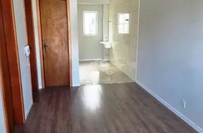 Casa em condomínio toda reformada! 02 dormitórios com 1 vaga de garagem