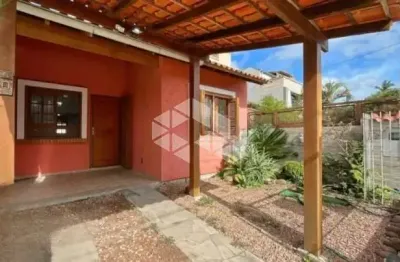 Casa térrea com 2 dormitórios e piscina, no bairro hípica, em porto alegre