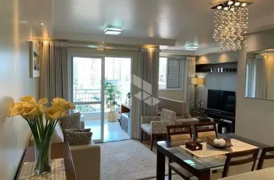 Apartamento de 69m², 2 dormitórios, com sala ampliada, 1 suíte, 1 vaga, andar alto