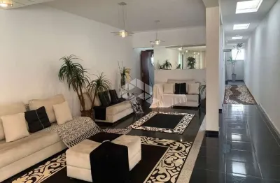 Sobrado a venda, zona sul , 03 suítes 2 escritórios , cinema e sauna, 4 vagas.