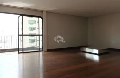 Apartamento 200m² , sendo 3 suítes e 2 vagas, próximo ao parque da aclimação.