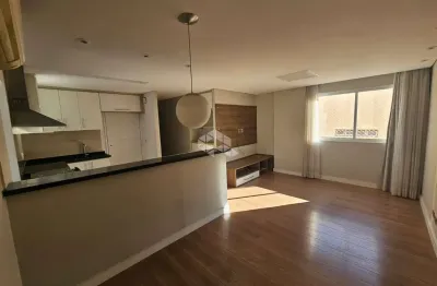 Belíssimo apartamento reformado com 02 quartos e 01 vaga de garagem, na aclimação.