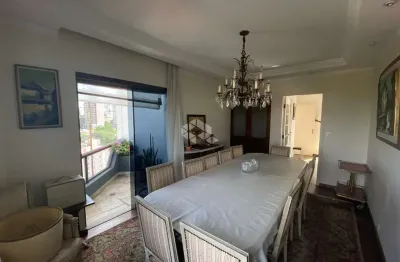 Apartamento alto padrão de 226m², com vista livre, um por andar, em área nobre da aclimação.