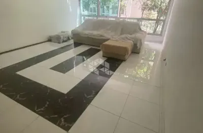 Apartamento na aclimação, com 03 quartos, sendo 01 suíte e 3 vagas de garagens.