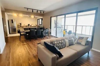 Apartamento alto padrão, com 158m², 03 suítes, varanda gourmet e 03 vagas, na aclimação.