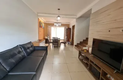 Sobrado conjugado em condomínio bairro santa cruz - 3 quartos sendo 1 suíte