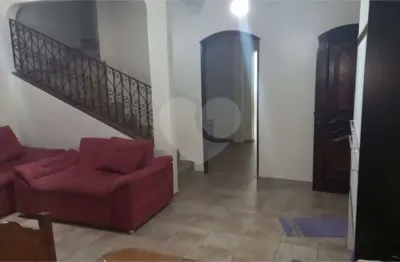 Sobrado com 3 quartos para locação em conjunto residencial salvador tolezani - sp