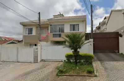 Sobrado localizado no bairro alto - de frente para a rua