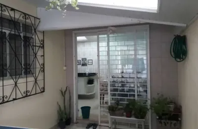 Residência térrea em condomínio fechado no bairro do boqueirão