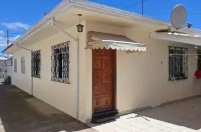 Residência térrea em condomínio fechado no bairro do boqueirão
