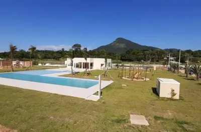 Terreno no dom village condomínio fechado em ubatiba maricá