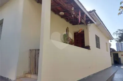 Terreno com 2 casas contendo 2 dormitórios cada uma