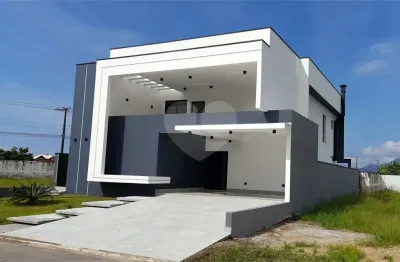 Casa em condomínio fechado com 5 quartos à venda na Rua A, 11, Bougainvillee IV, Peruíbe