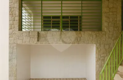 Charmosa Casa Térrea com Duas Unidades à Venda na Região da Vila Guarani