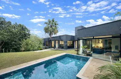 Casa á venda com 4 dormitórios, sendo 3 suítes -  Oportunidade na Granja!