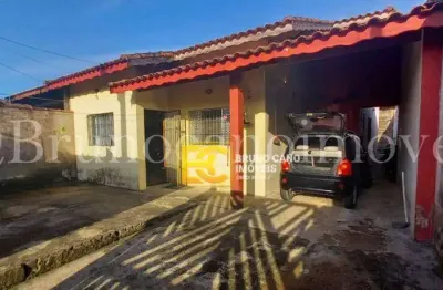 Casa térrea com edícula a 200m do mar – 3 dormitórios e espaço para lazer