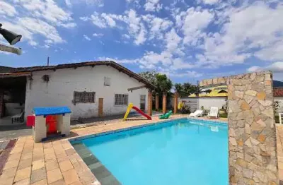 Casa térrea oportunidade em 2 lotes proximo ao mar com piscina - peruíbe/sp