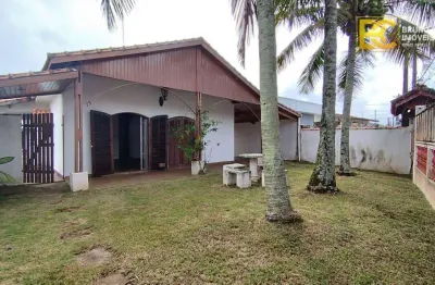 Casa espetacular com edícula, salão de festas e a apenas 70 metros da praia