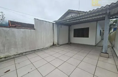 Casa térrea com edicula a 400m da praia - centro - peruíbe/sp