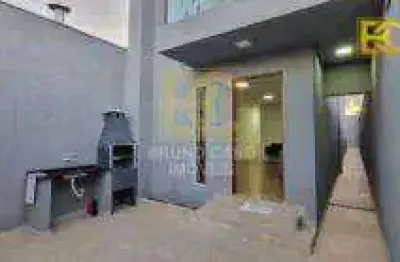 Sobrado novo e moderno com 3 quartos e sacada – iluminação natural e segurança