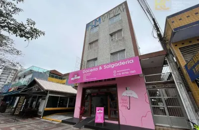 Apartamento no coração da cidade com 2 dormitórios à venda - centro - peruíbe/sp