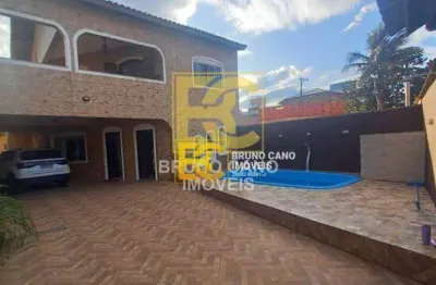Sobrado com piscina a 40m da praia – 5 dormitórios e área gourmet