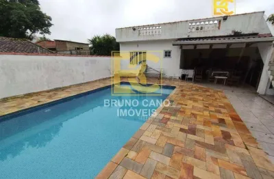Casa térrea com piscina á 600m do mar- centro - peruíbe/sp
