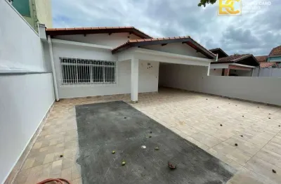 Casa térrea mobiliada a 800m da praia – recém reformada e pronta para morar