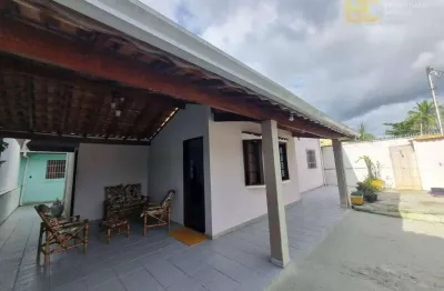 Casa com piscina em bairro residencial - jardim peruíbe/sp
