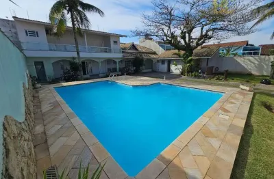 Sobrado com piscina em dois lotes a 150 metros do mar - josedy - peruíbe/sp